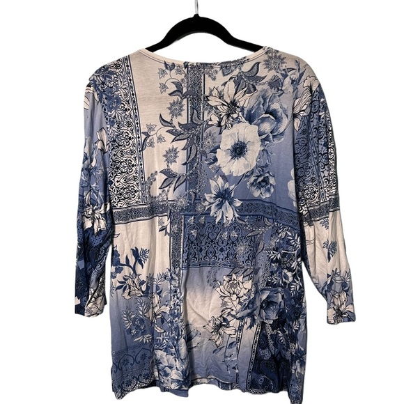 Chico’s Baby Blue 3/4 Sleeve Pull Over Floral Top Size Large - Picture 2 of 5